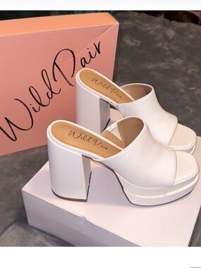 Wild Pair White Chunky Platform Mules